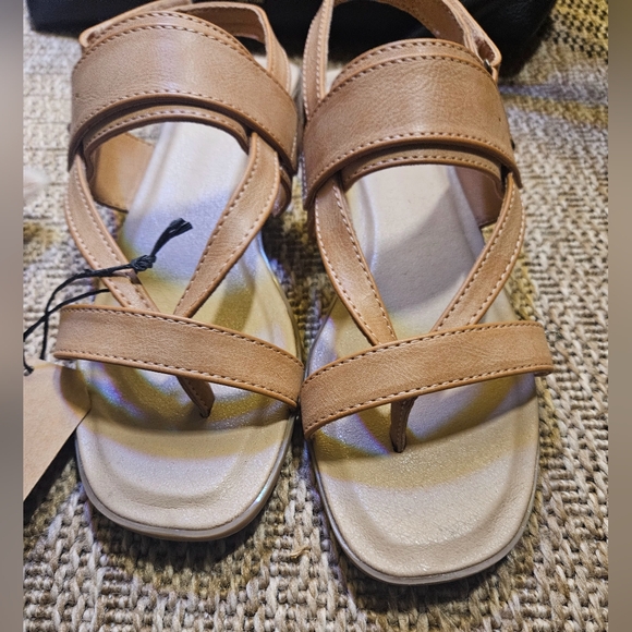 NWT Frye & Company Women's Adjustable Strap Cassia Sandals in Light Tan - Picture 12 of 12